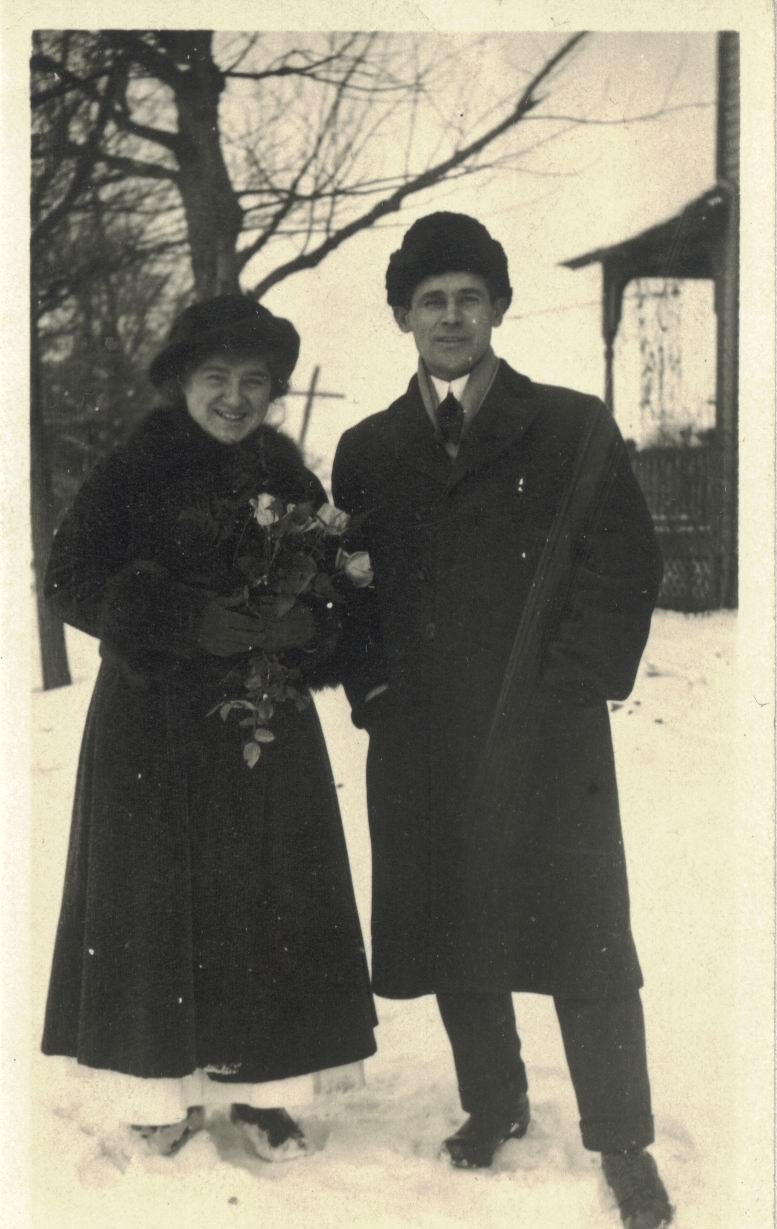 Ruth and Ernst (Hermann) Zierenberg together at the shore